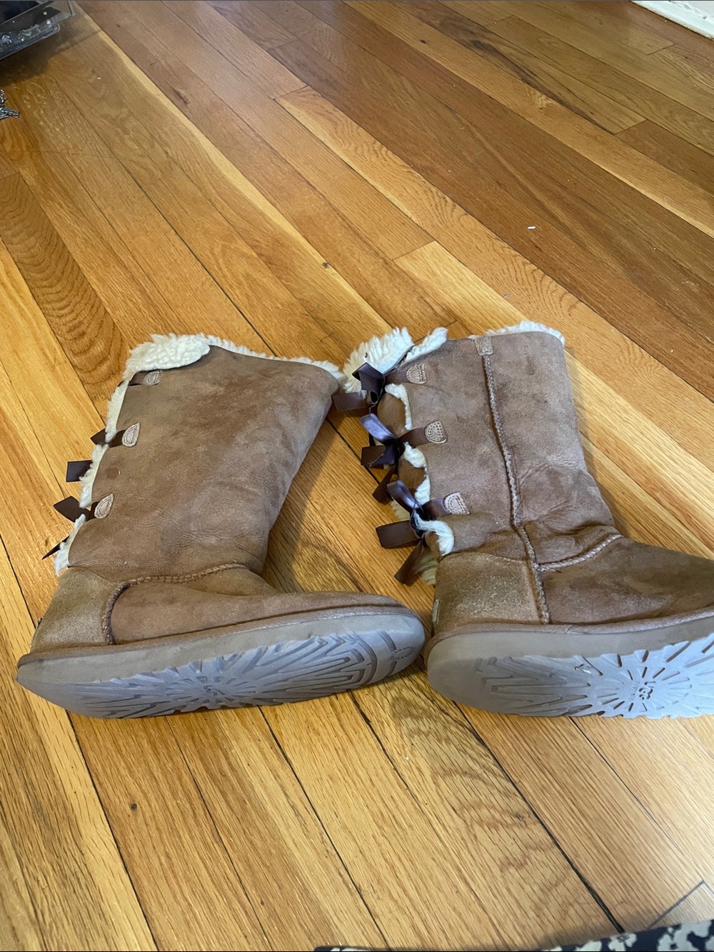 UGG Women's Chestnut Faux-Shearling Mid-Calf Boots with bows Size 7